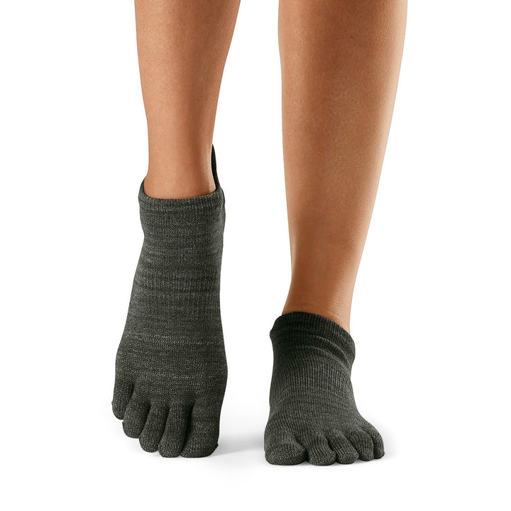 # Full Toe Low Rise Grip Socks | Socks > Grip | ToeSox – ToeSox | Tavi | Vooray